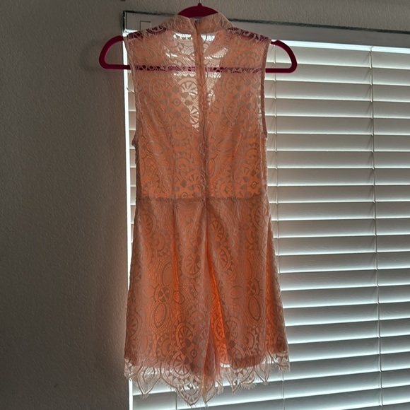 Elegant Pink Lace Romper - Picture 3 of 4